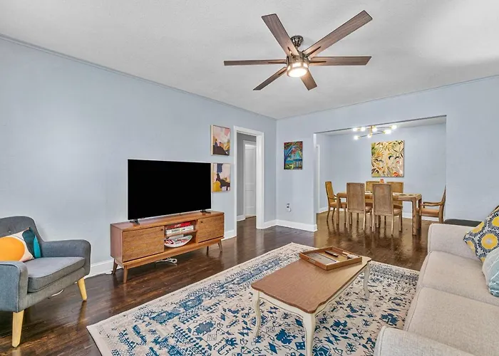 Steps To Beach & Downtown! Spacious Beach Bungalow #2