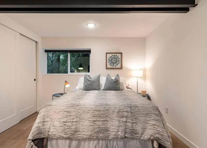 Artistic Georgetown Retreat In Seattle
