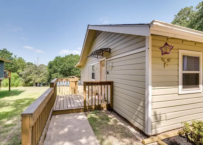 Lakefront College Station Home Near Texas A & M!