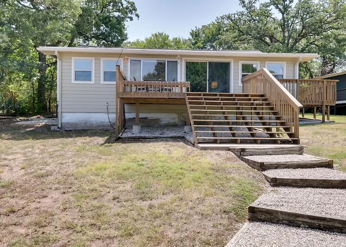 Lakefront College Station Home Near Texas A & M!