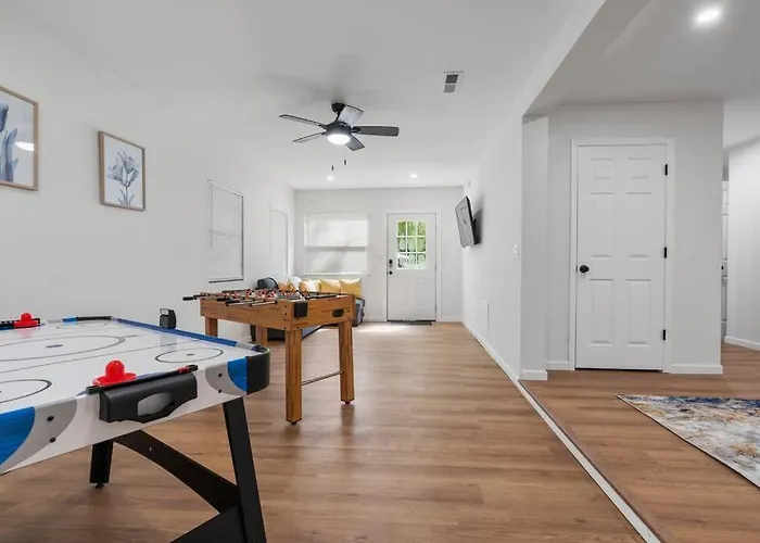 Gainesville-Newly Remodeled Home