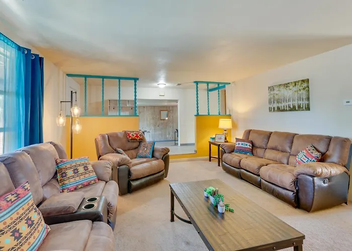 11 Mi To Skiing: Valdez Home W/ Mtn Views!