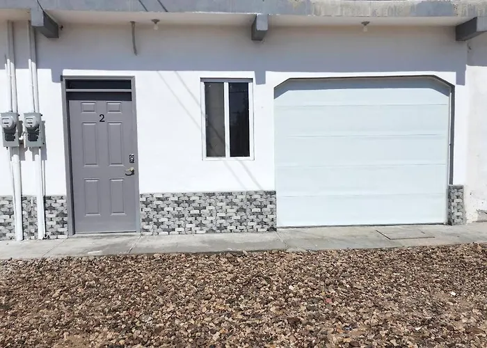 10 Min From Beach! 4 Queen Beds