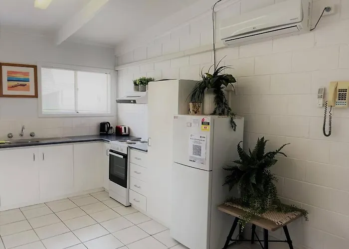 Esperance Little Units 4