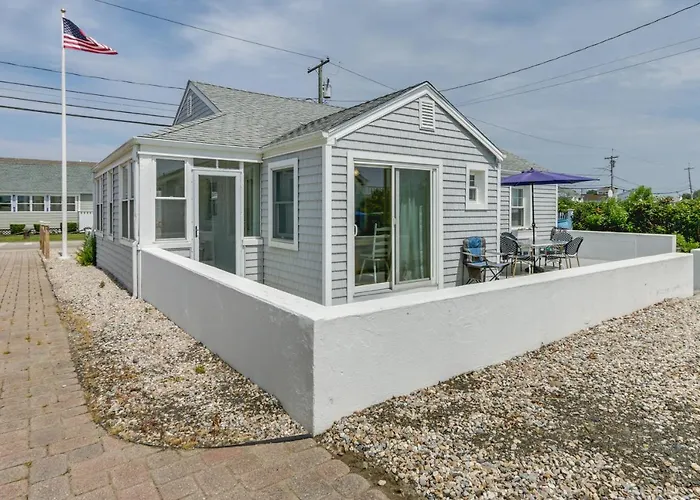 Cozy Westbrook Vacation Rental - Walk To Beach!