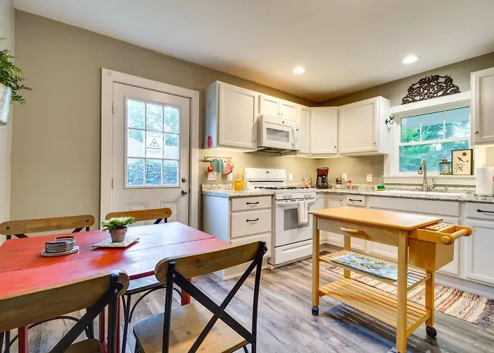 Updated Cotter Cottage: Walk To White River!