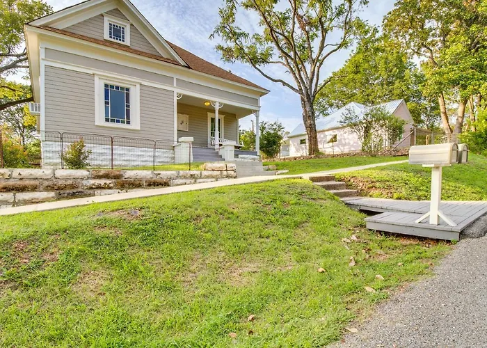 Updated Cotter Cottage: Walk To White River!
