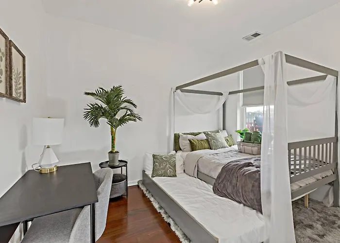 The Penthouse, Lux Stay Near Downtown, Uofc & Lake