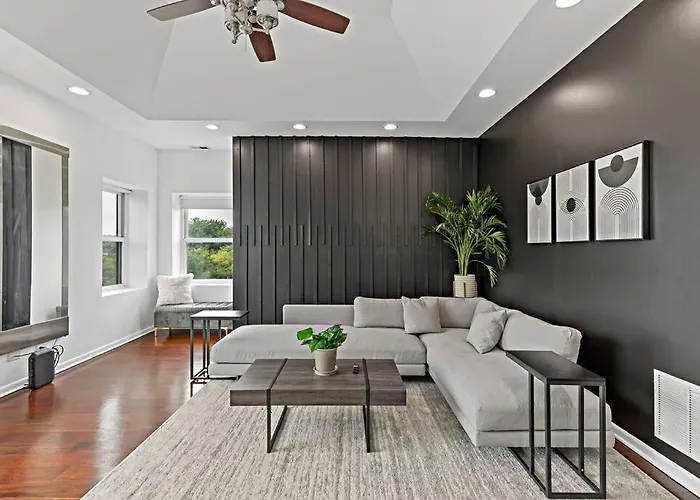 The Penthouse, Lux Stay Near Downtown, Uofc & Lake