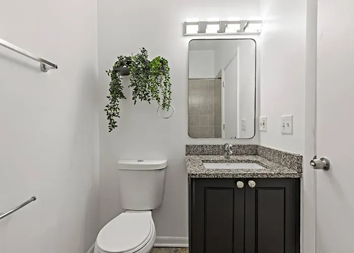 The Penthouse, Lux Stay Near Downtown, Uofc & Lake