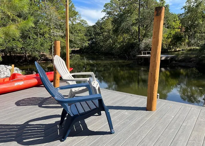 Waterfront Newly Renovated And Decorated 3Brs Home