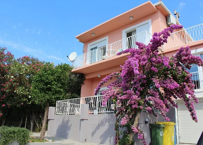 Villa Nar