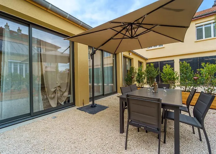 Maisons Calmes Avec Terrasses Et Garages Centre-Ville B Et C