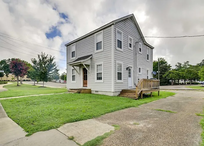 Cozy Starkville Apartment: Walk To Main Street!