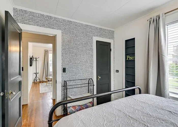 Cozy Starkville Apartment: Walk To Main Street!