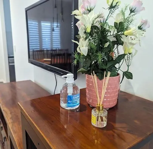 Entire House Near Brisbane City 2Beds