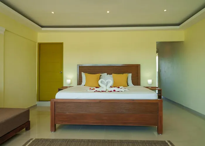 Beautiful Three Storage House Near Playa Caleta