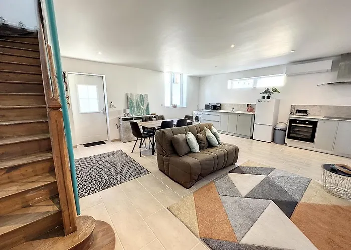 Maison familiale pour 8 pers au centre, vue Pyrénées, salle de jeux et parking