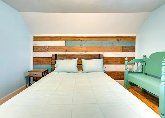 Pet-Friendly Michigan Getaway W/ Porch & Kayaks!