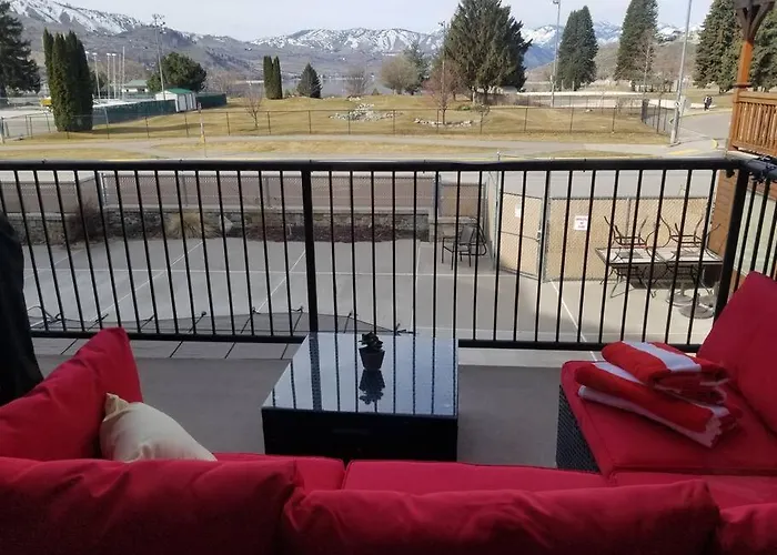 Lake Chelan View Condo In Downtown Near Beach!