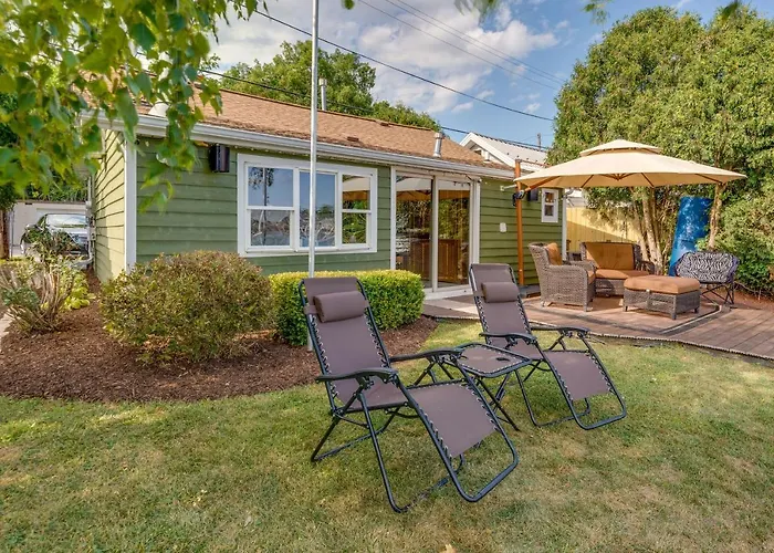 Okauchee Lake Vacation Rental W/ Boat Dock!