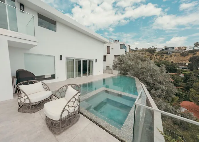 Exclusive Hillside Hideaway-Private Room