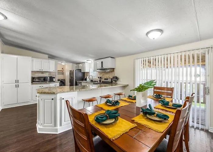 Accessible 3Br Home Sleeps 12, Pet-Friendly, Near Lake Conroe