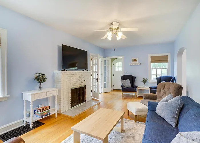 Charming South Bend Retreat ~ 1 Mi To Notre Dame!