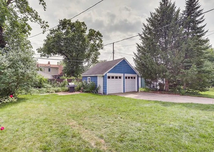 Charming South Bend Retreat ~ 1 Mi To Notre Dame!