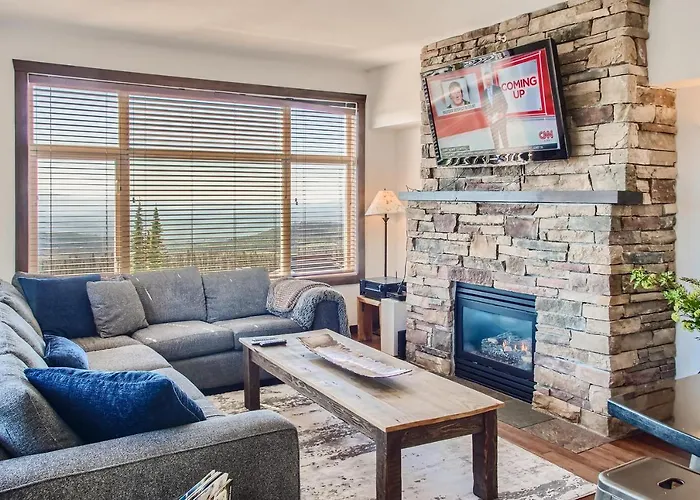The Crescent 201 By Okanagan Premier