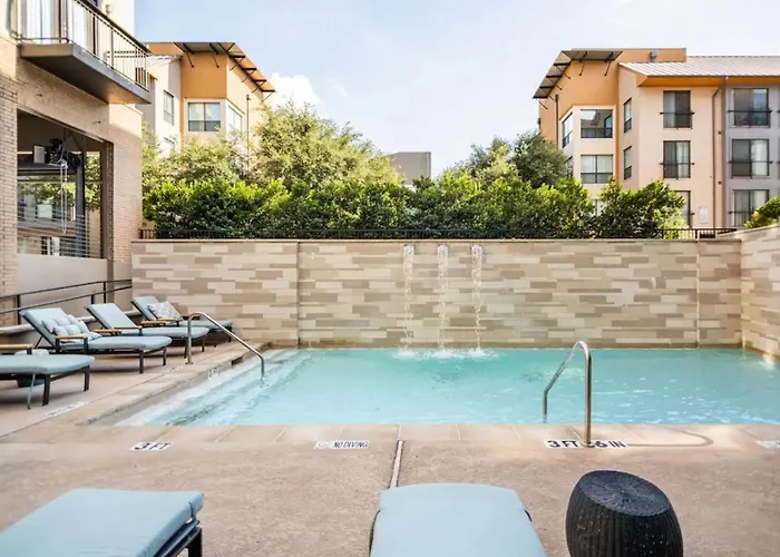 Charming 1,100 Sq Ft Apartment Near To The Shops At Legacy