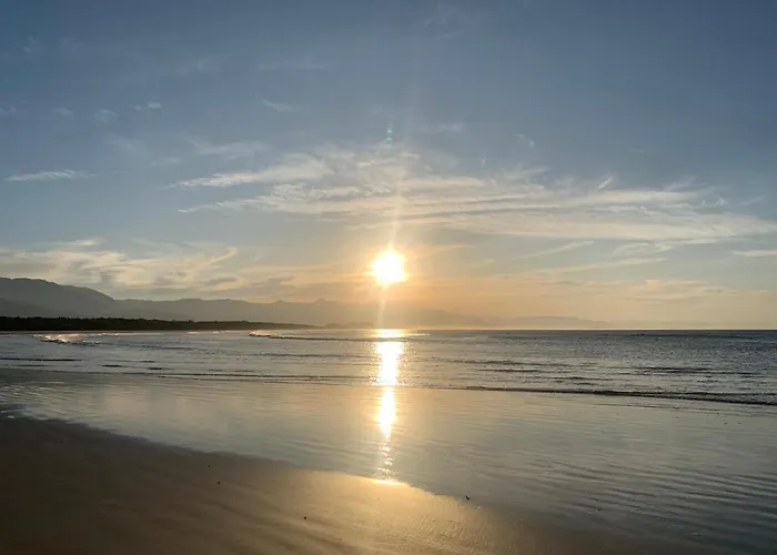 SUÍTE PRIVATIVA RIVIERA&ITAGUARÉ 100mts de 2 praias!