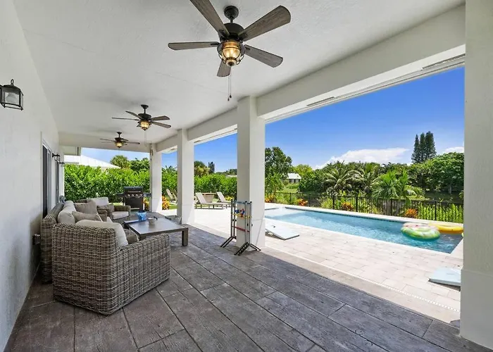 Mini Golf Course*Heated Saltwater Pool*Lakeview!