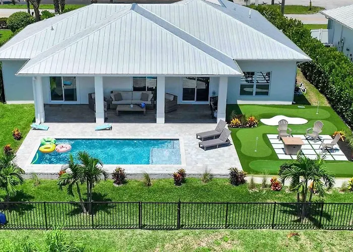 Mini Golf Course*Heated Saltwater Pool*Lakeview!