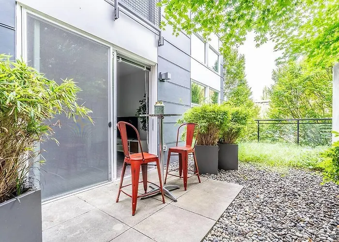 King Bed Spacious Apartment Gym Rooftop Free Parking