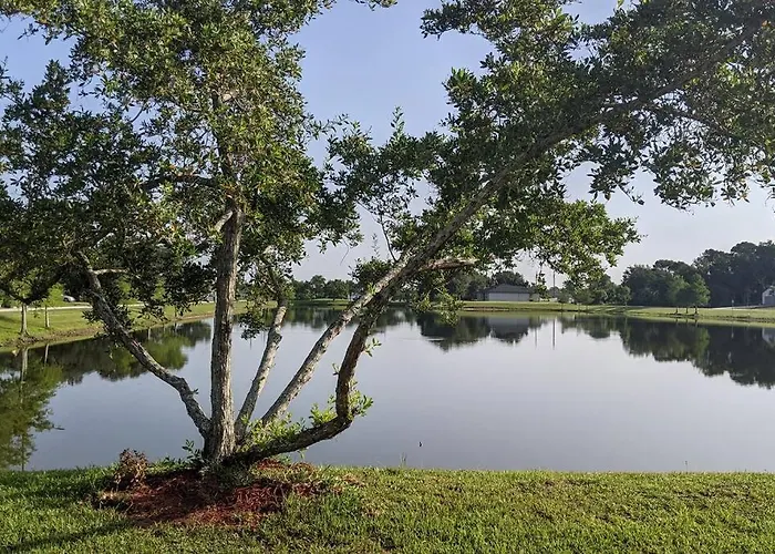 Port Saint Lucie A Little Piece Of Heaven- Peaceful Lake View Apartment- 1 Min From I95 And Turnpike