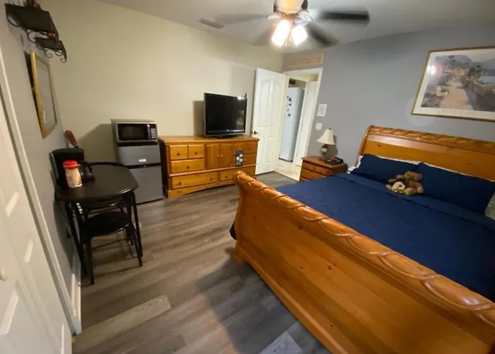 A Treasure Coast Gem- Private Entrance And Private Bathroom