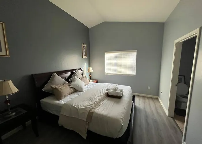 Lady T'S Serenity Getaway Near Tus Airport