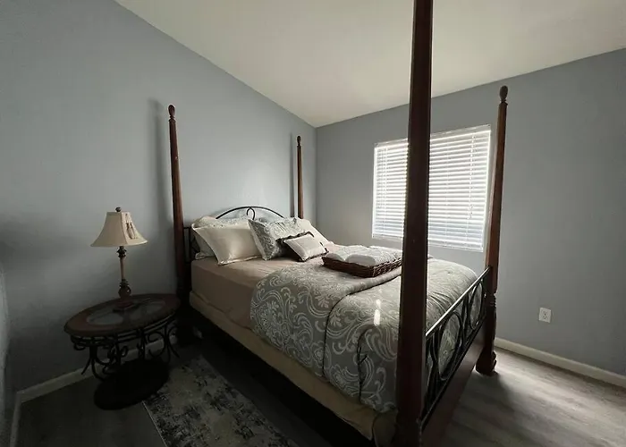 Lady T'S Serenity Getaway Near Tus Airport
