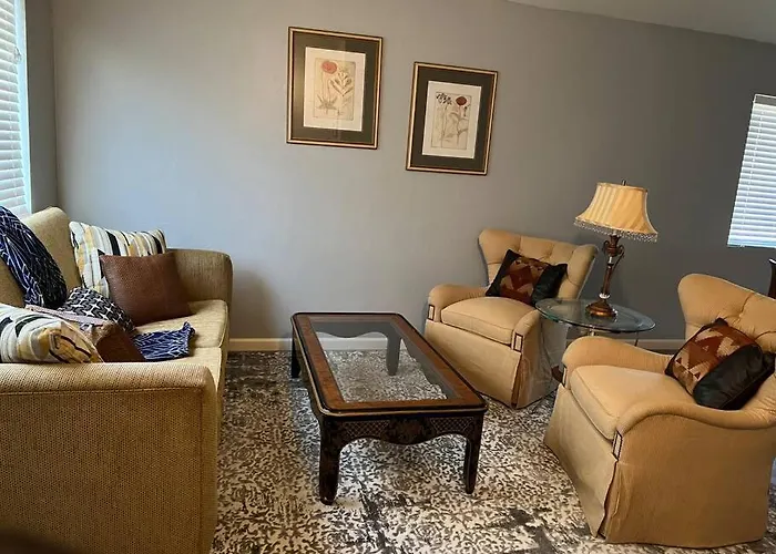 Lady T'S Serenity Getaway Near Tus Airport