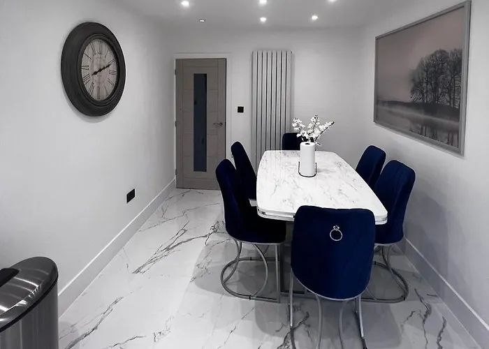 Entire Home In Nottingham For Family, Friends And Contractors