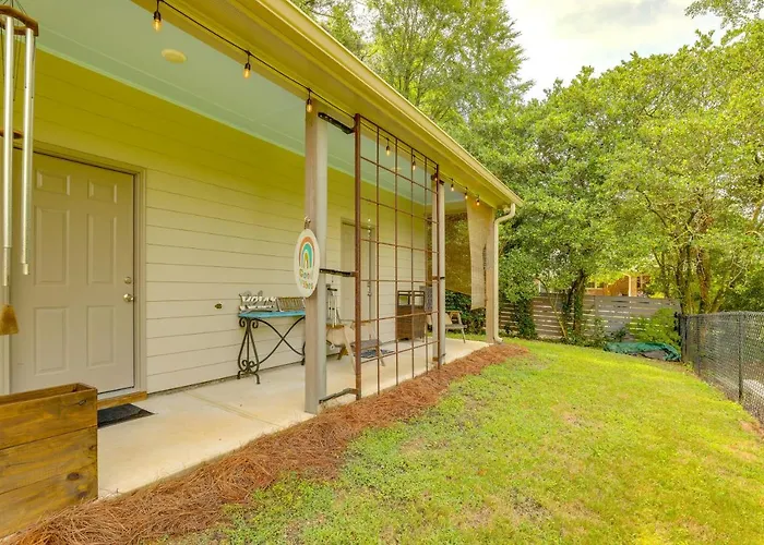 Cozy Covington Studio Rental Near Historic Square!