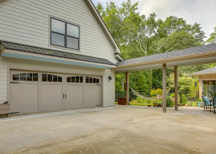 Cozy Covington Studio Rental Near Historic Square!