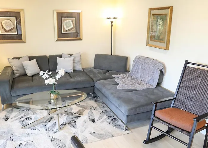 Sunnyside Palms - 2Br, Poolside, 5 Min To Beach