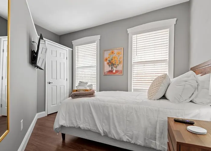 Main Street Living! 2 Bedroom Unit Right On Main!