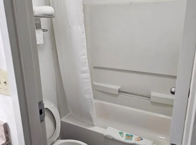 Budgetel Inn & Suites