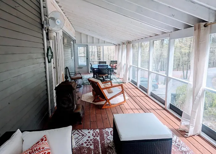 Spacious Pawtuckaway Getaway