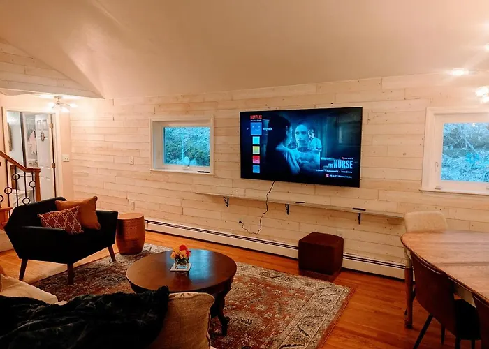 Spacious Pawtuckaway Getaway