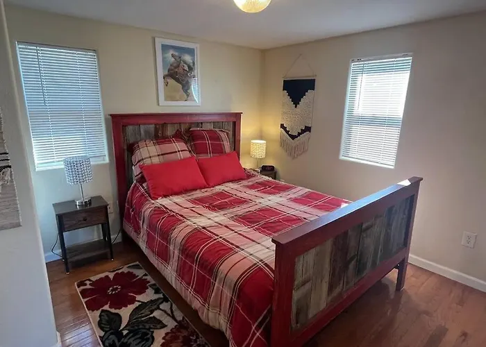 Cheerful Pet-Friendly Bungalow Right In Town