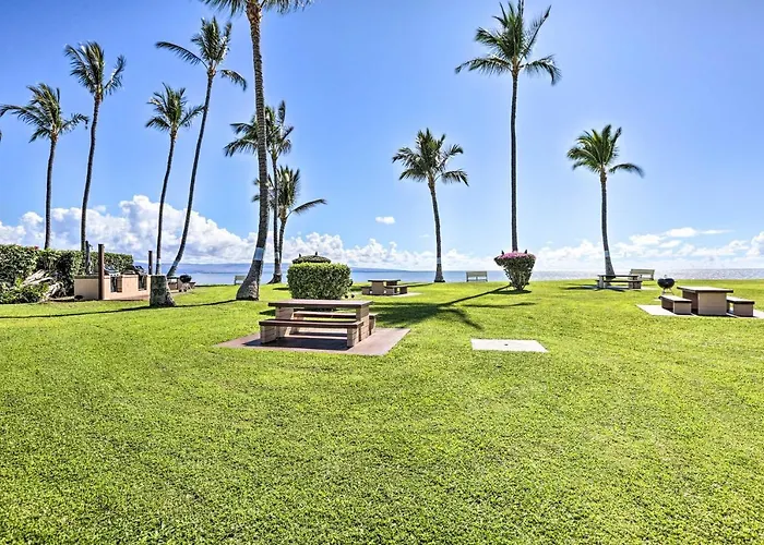 Kaunakakai Vacation Rental W/ Pool Access & A/C!